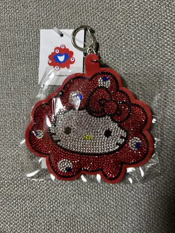 간사이 만박 산리오 헬로키티 미야쿠미야쿠 키라키라 가죽 키링 오사카