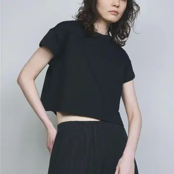 GALLARDAGALANTE 크루넥 숏 기장 반팔 T셔츠