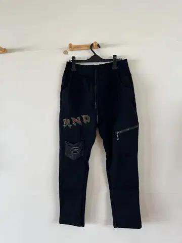 블랙 팬츠 RND 자수, 겨울용품