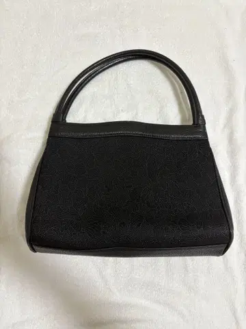 [ 새상품급 ] 고도인전 블랙 꽃무늬 엠보싱 가공 핸드백