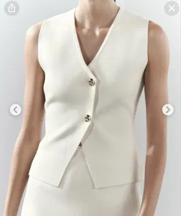 ZARA 화이트 니트 베스트 V넥 버튼 포함
