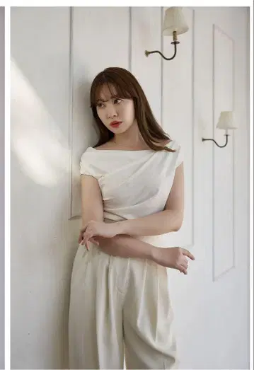 [ Herlipto ] Celestia Top 화이트 T셔츠
