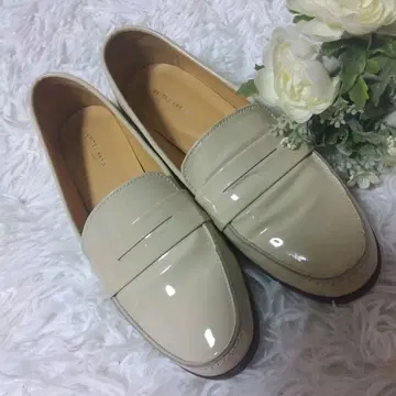유나이티드 애로우즈 가죽 에나멜 로퍼 베이지 35.5