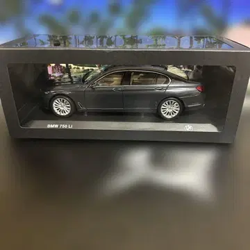 1/18 BMW 750Li