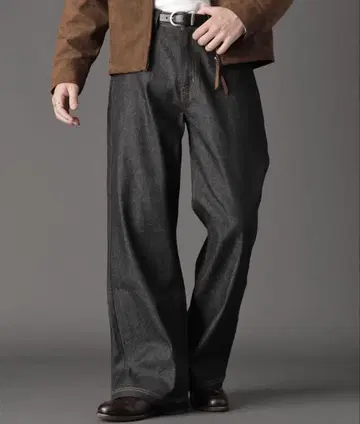 [ LURAKU ] Semi-flared Rigid Denim