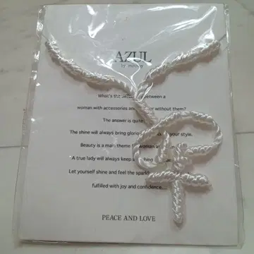 AZULbymoussy 화이트 미상가 크로스 목걸이