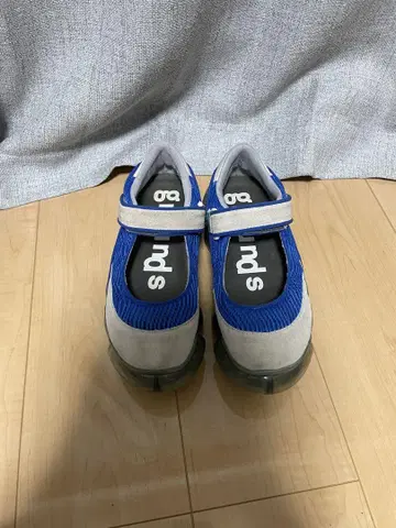 그라운즈 블루 스니커즈