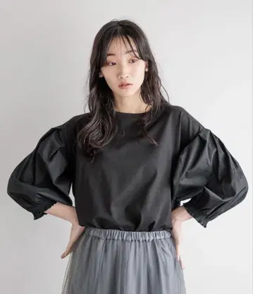 로리즈팜 칠부 소매 절개 티셔츠