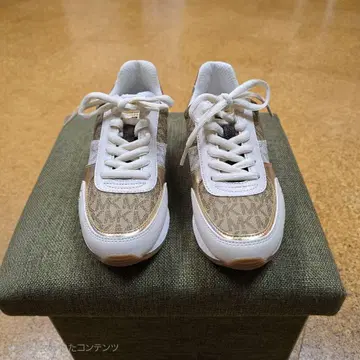 마이클코어스 화이트 골드 로고 스니커즈 23.5cm
