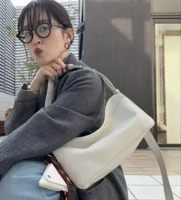 ear PAPILLONNER 미니 스와로 바닥 숄더백 아이보리