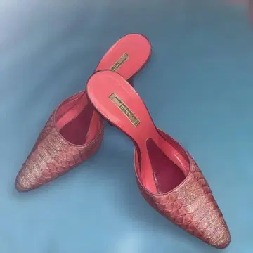 핑크 에나멜 가죽 슬립온 뮬