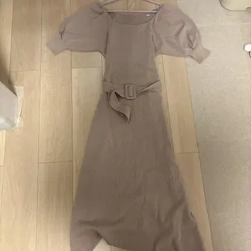 연한 핑크 벨트 니트 원피스