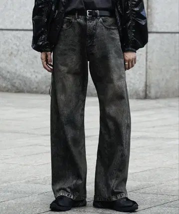 VINTAGE WASHED CURVED DENIM