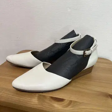 Clarks/클락스 Sense Eva / 센스 에바 (화이트 가죽)