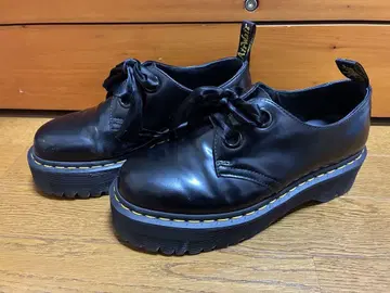 닥터마틴 2홀 홀리 가죽 신발 사이즈 UK6 25.5cm