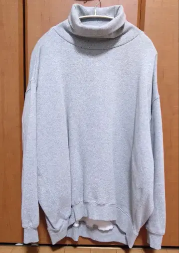 FREAKSSTORE 한정판 전개 터틀넥 맨투맨 새상품급