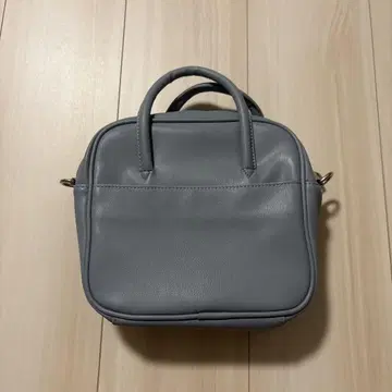 그레이 핸드백 합성 피혁
