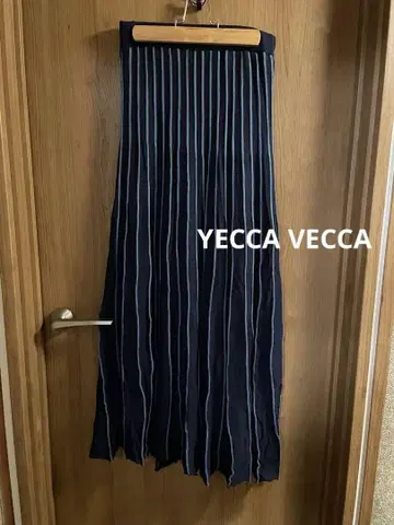 YECCA VECCA 예카베카 네이비 니트 스커트 플리츠