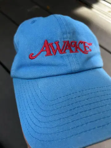 AWAKE 파란색 캡 Girls Don't Cry