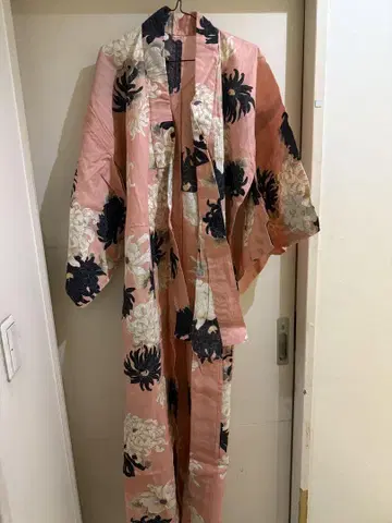 츠모리치사토 꽃무늬 핑크 유카타 국화