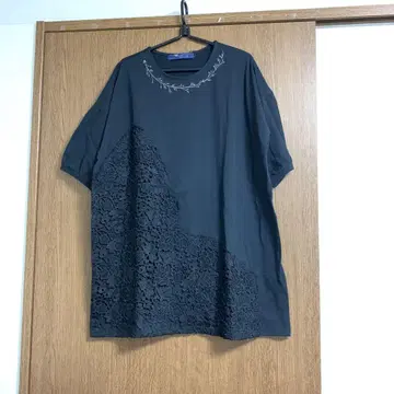레이스 디테일 블랙 반팔T셔츠