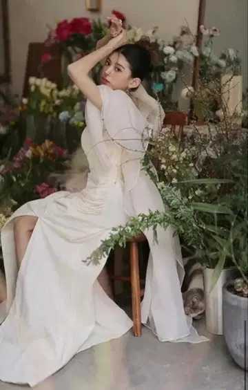 화이트 오프숄더 웨딩 드레스
