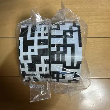 호테이 토모야스 G 패턴 테이프 블랙과 화이트