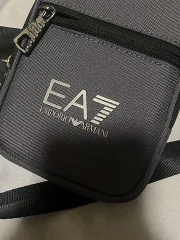 [ 새상품급 ] EA7 엠포리오 아르마니 숄더백 스마트폰 숄더