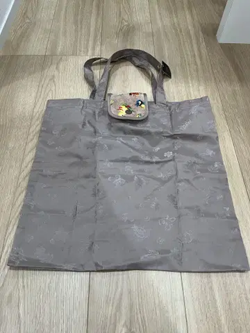 [ 새상품, 미사용품 ] 페이러 그레이 꽃무늬 에코백 접이식