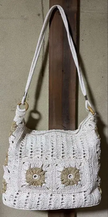 화이트 꽃 무늬 숄더백