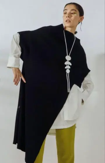 UN3D. 2WAY 비대칭 니트 베스트
