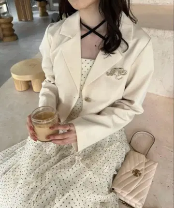 브로치 포함 숏 테일러드 자켓