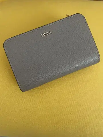FURLA 이단 접이식 지갑