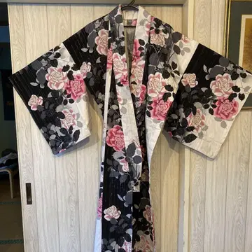 꽃무늬 유카타 블랙과 화이트