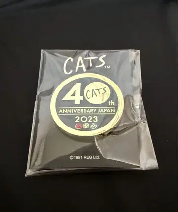 [ 미개봉 ] 극단 사계절 CATS 40주년 핀 배지