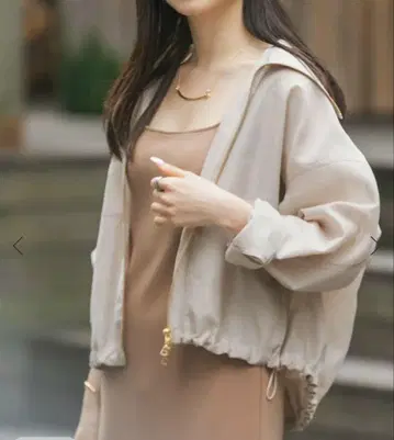 NOBLE 밀키 시어 스탠드 카라 후드티 블루종 베이지 38
