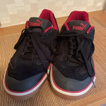 PUMA 체육관, 실내용 남성 신발 블랙 빨간색 사이즈 27cm