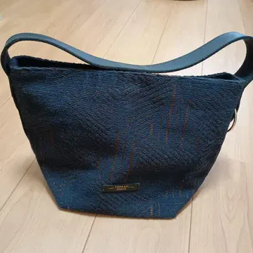 다크 블루 숄더백 TOPKAPI