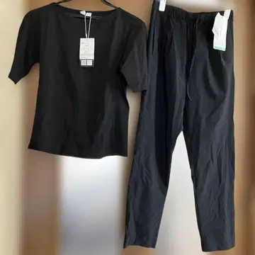 DANSKIN 스트레치 팬츠 UNIQLO 블랙 T셔츠