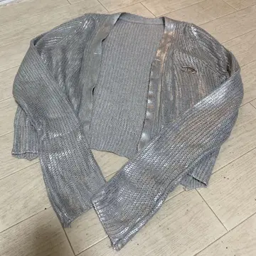 실버 니트 가디건 로고 포함