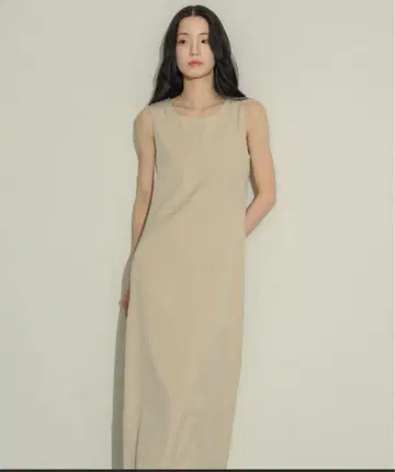 NEUNA 베이지 슬리브리스 롱 원피스