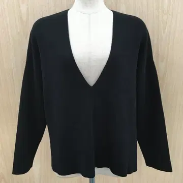 새상품 코코딜 깊은 V넥 니트 F0909B04