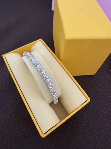 스와로브스키 뱅글 팔찌