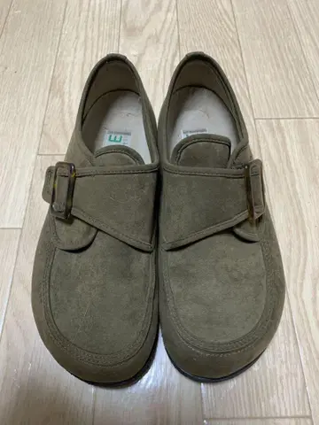 올리브 그린 스웨이드 로퍼