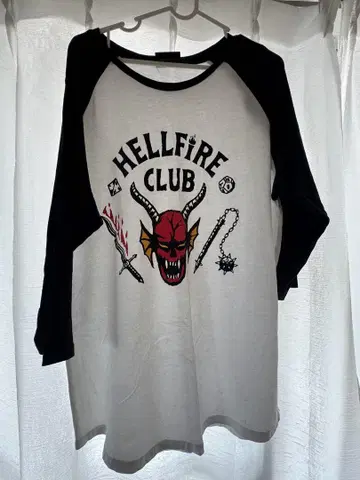 Stranger Things HELLFIRE CLUB 티셔츠