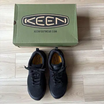 Keen 스니커즈 24.5cm