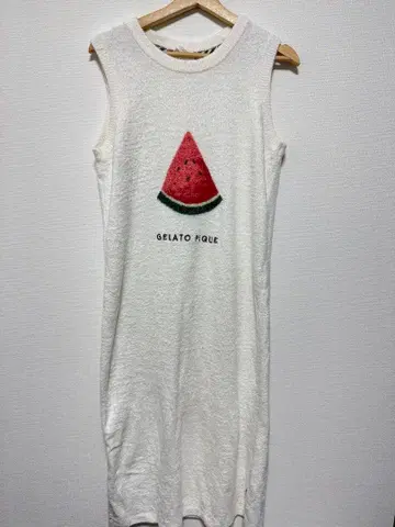 새상품급 젤라피케 원피스 수박 패턴 화이트 파자마