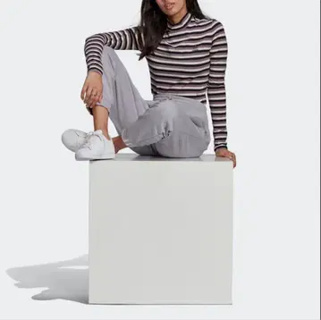 택 포함 새상품 adidas 스트레치 소재 긴팔 T셔츠 사이즈 L 보더