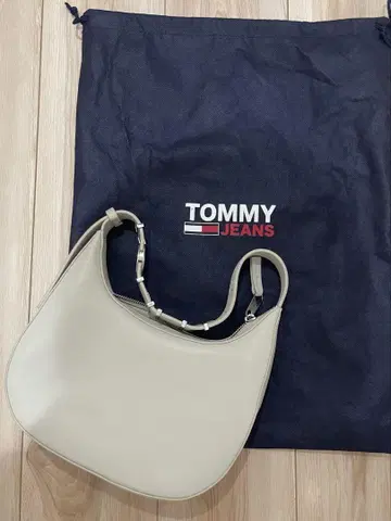 TOMMY JEANS 화이트 바디백