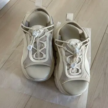 SLY CHUNKY TECH SNEAKER 통굽 샌들 M